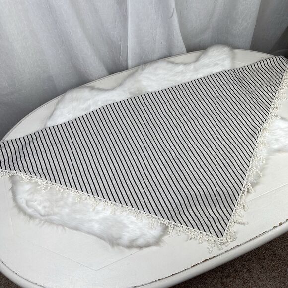 ⚓️ NWOT Oatmeal Black Striped Triangle Bandanna Scarf Lace Fringe Forever 21 OS - Picture 3 of 16